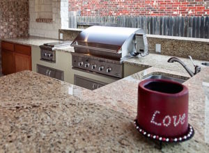 Granite counter tops in outdoor kitchens make for low maintenance 2