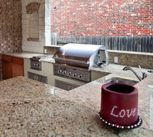 granite counter tops in outdoor kitchens make for low maintenance
